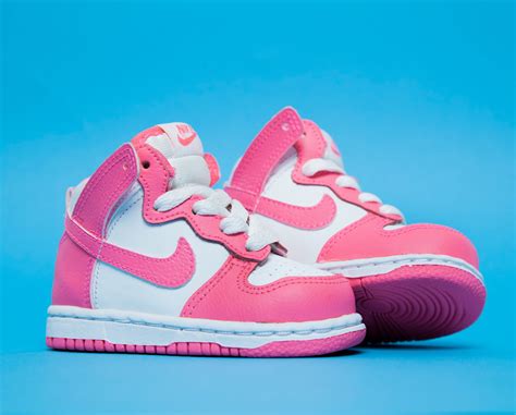 nike kids pink shoes